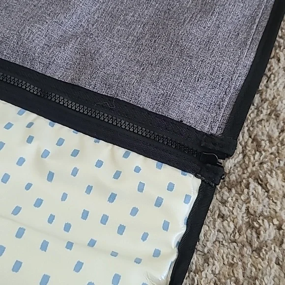 Skip Hop Gray and Red Travel Changing Kit Zip Off Changing Mat - Picture 6 of 10